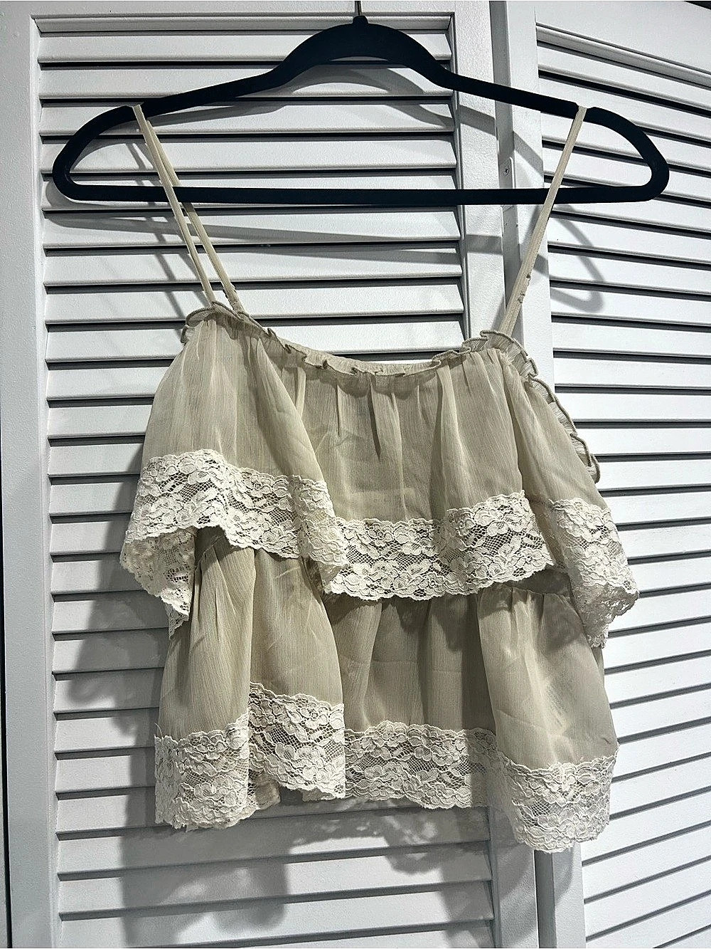 American Eagle Lace Trim Camisole in Cream Size XS NWT